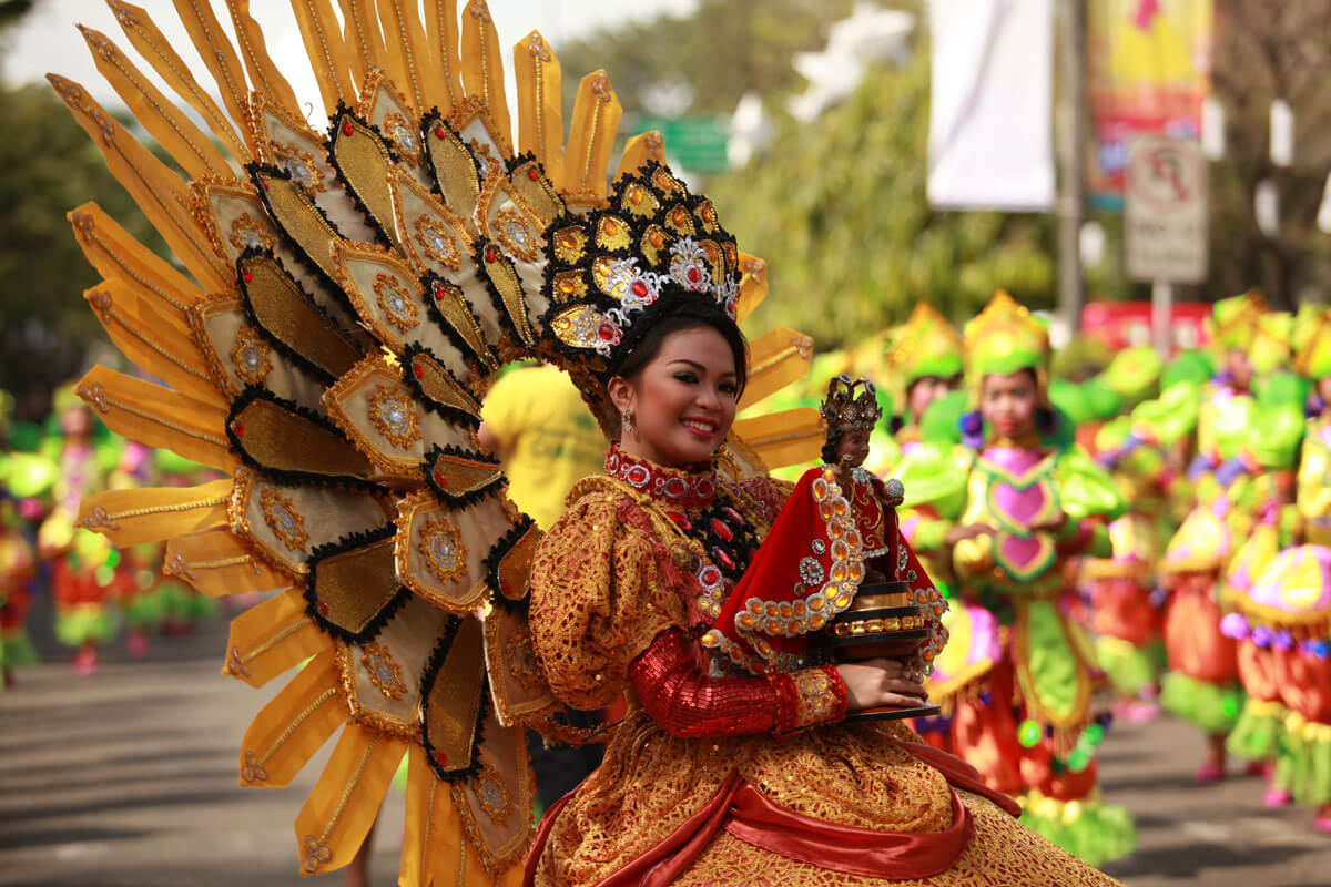 COLORFUL COSTUMES. Sinulog contingents are garbed in colorful native costumes. (Photo by Ted Espinueva)