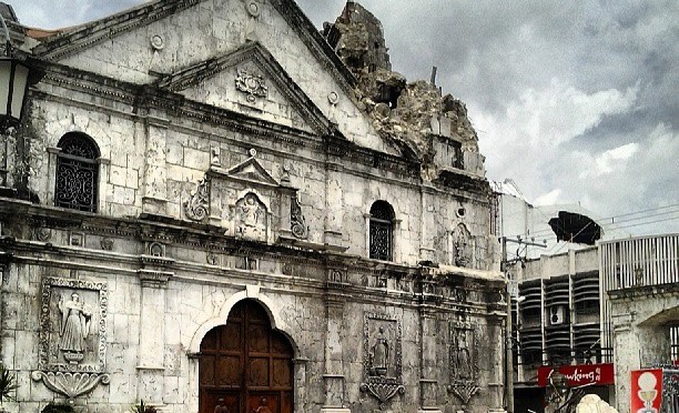 BASILICA MINORE DEL SANTO NIÑO. The belfry of the Basilica Minore del Santo Niño crumbled during this morning's earthquake. (Photo by Bernie Arellano posted in his Instagram account)