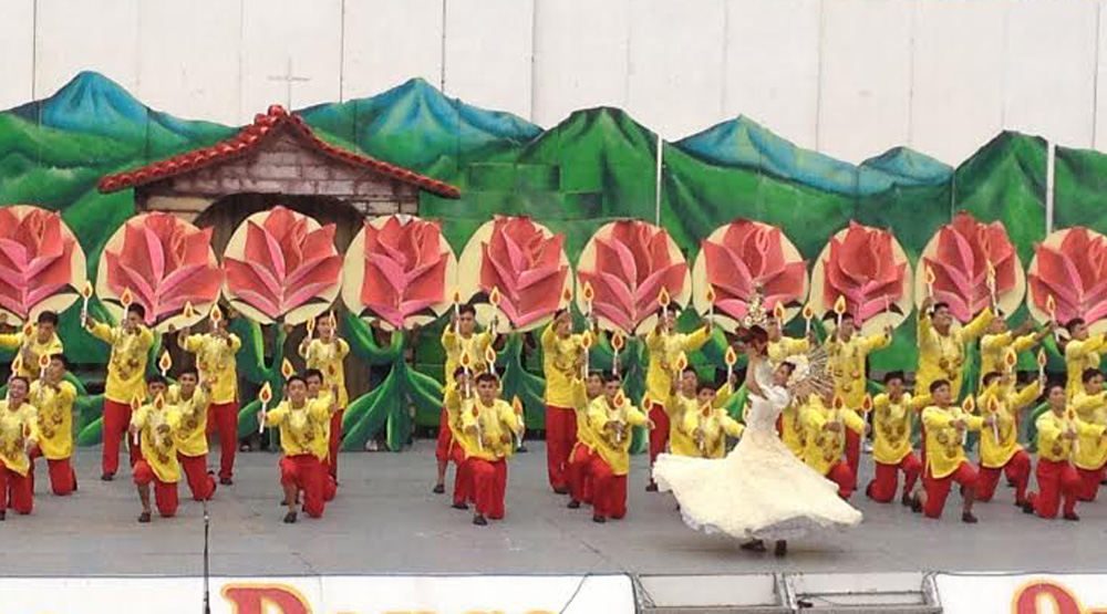 Tuburan National High School dancers portray their town in their Sinulog sa Kabataan-Lalawigan 2014 performance. 