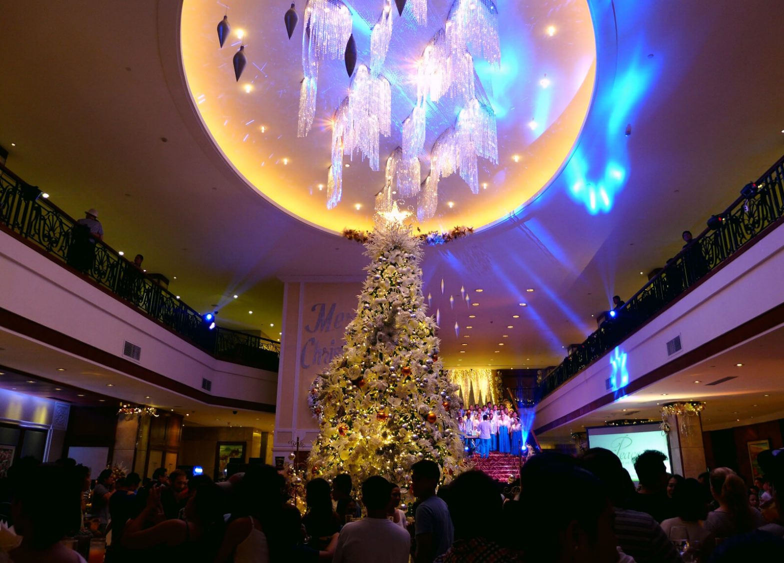 Marco Polo Plaza Cebu lights up Tree of Hope to mark start of ‘Festive Season’