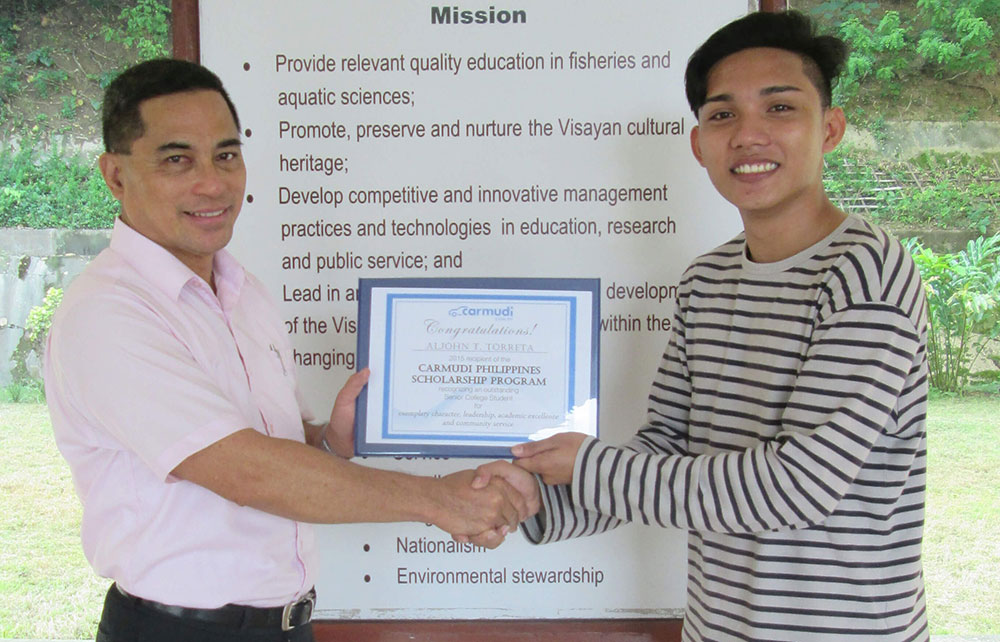 Carmudi Philippines picks son of fisherman and vendor as first scholar