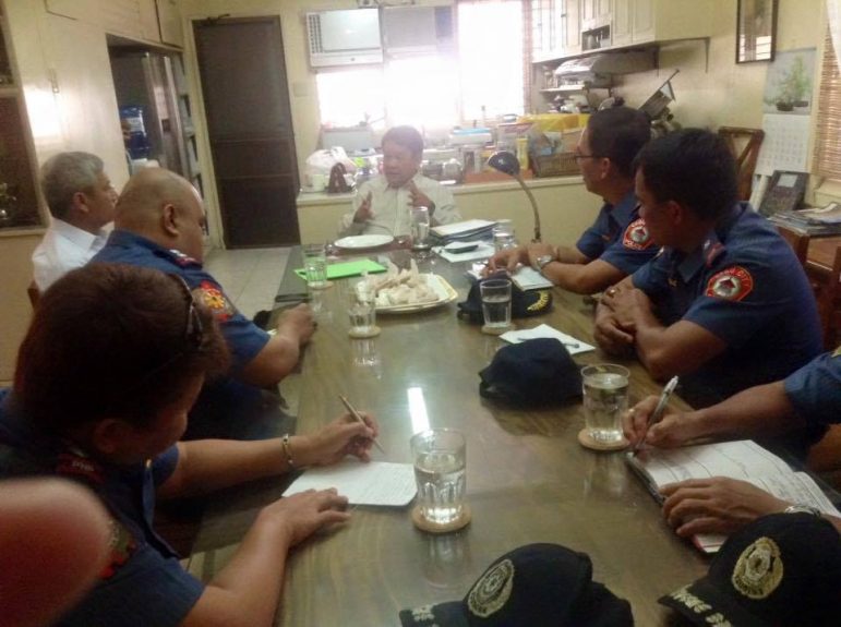 MEETING. Incoming Cebu City mayor Tom Osmena meets police officials for the peace and order situation in Cebu. (Contributed photo)