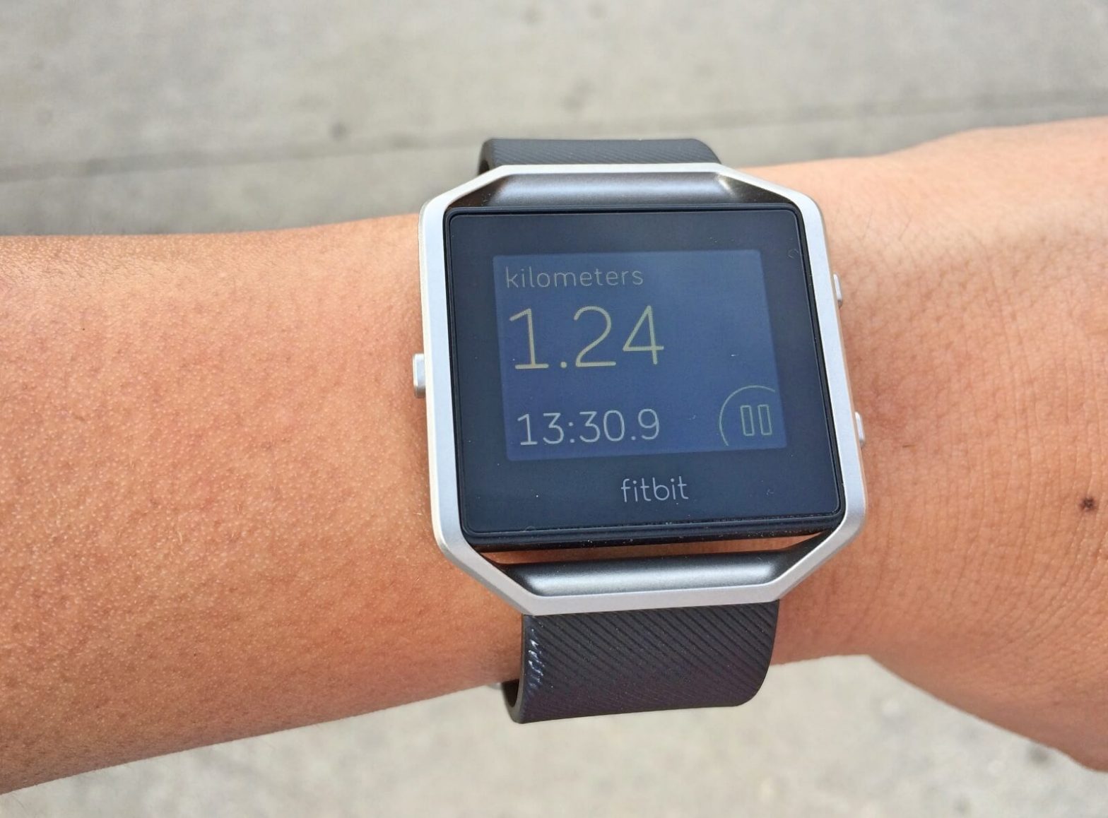 Review: Unboxing the Fitbit Blaze smartwatch and tracker
