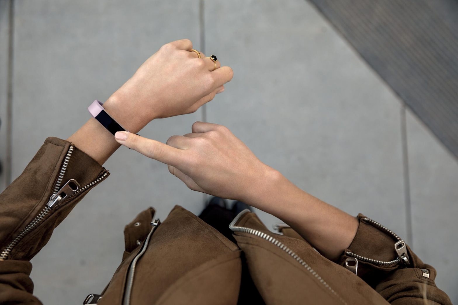Fitbit Introduces Alta HR, world’s slimmest fitness wristband with continuous heart rate tracking