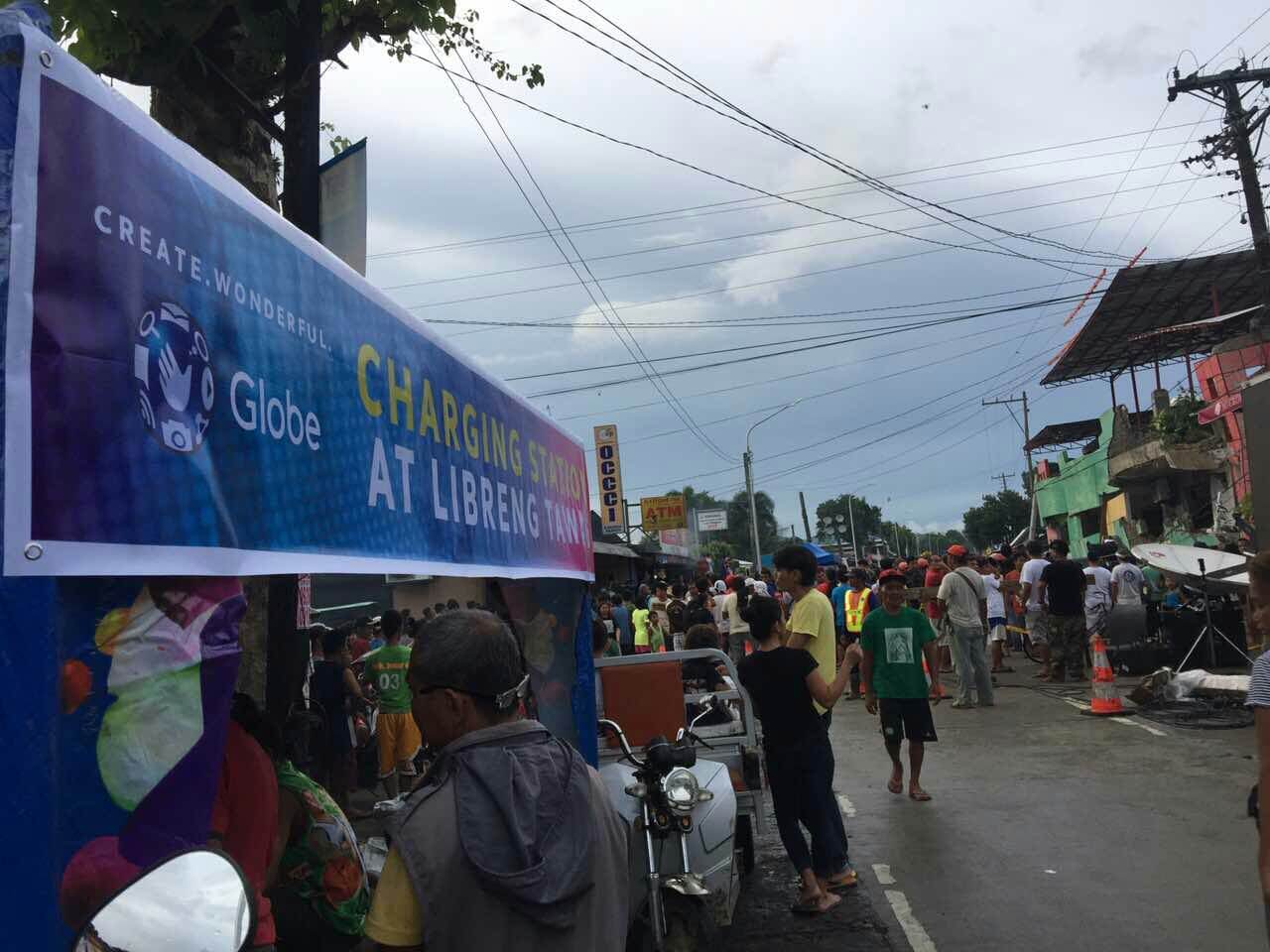 Globe sets up 41 libreng tawag and charging stations in Leyte, Samar, and Bohol