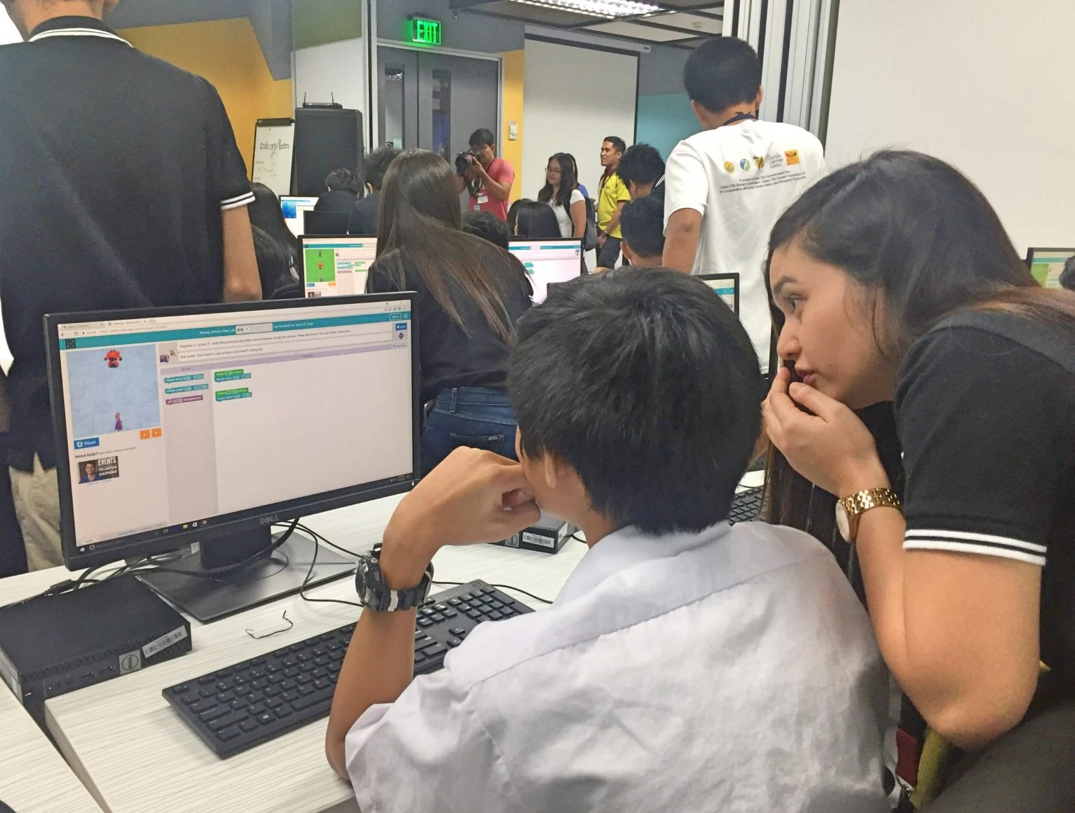 Cebu students get coding intro in Hour of Code in Accenture