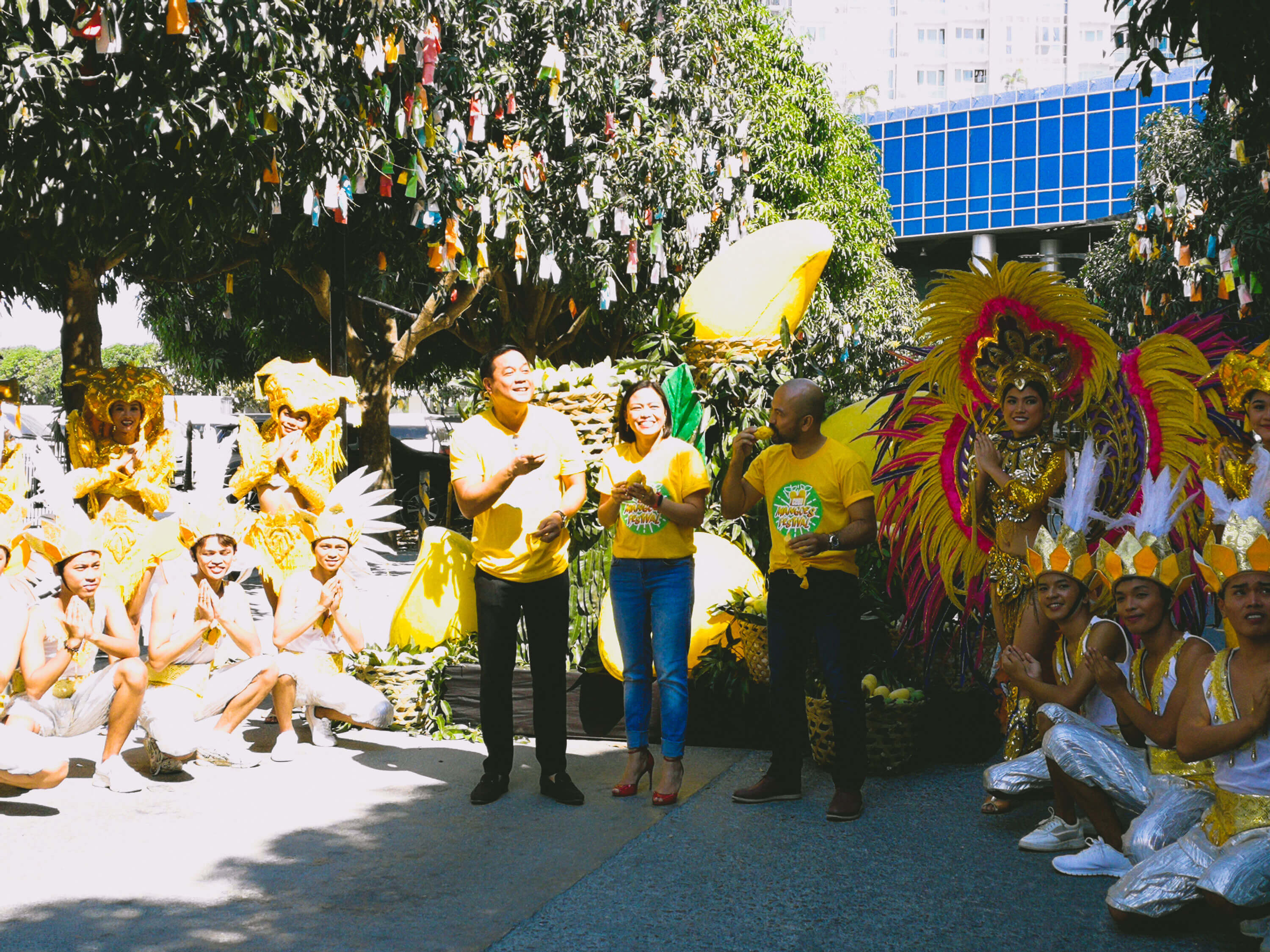 LAUNCH. Lapu-Lapu City Tourism Officer (left) and Megaworld Cebu Properties, Inc. President Noli D. Hernandez lead the launching of the Cebu Mangoes Festival at The Mactan Newtown.