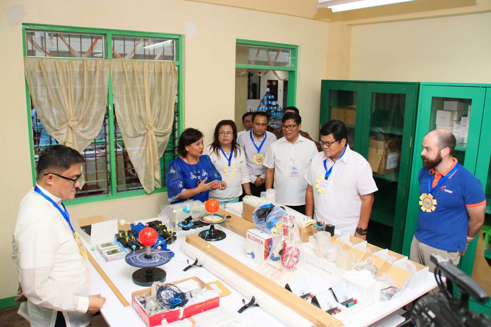 Vivant Foundation gives science lab equipment to 3 Cebu schools