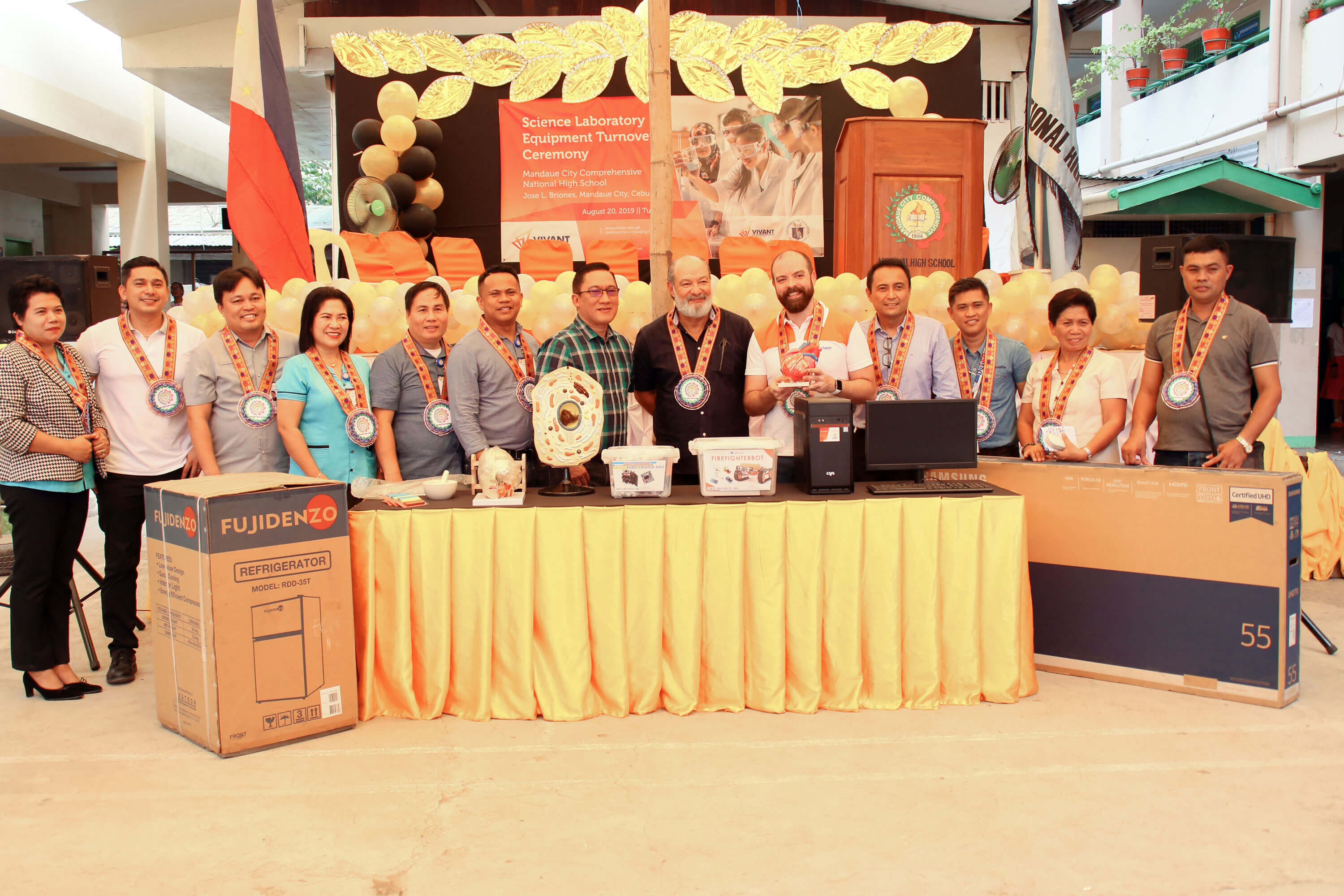 IN MANDAUE. Mandaue Mayor Jonas Cortes (center) vows to use his authority to promote education for the city’s youth and thanks Vivant Foundation, represented by its executive director Shem Garcia (5th from right), for donating various science and laboratory tools and equipment to the Mandaue City Comprehensive National High School. Also present at the turnover ceremony last Aug. 20 were MCCNHS principal Marilou Mabansag (2nd from right), Mandaue City Councilor Malcolm Sanchez (2nd from left), Department of Education officials, and Ramontito Garcia (6th from right) and lawyer Jess Garcia (4th from right), both of Vivant Corporation.