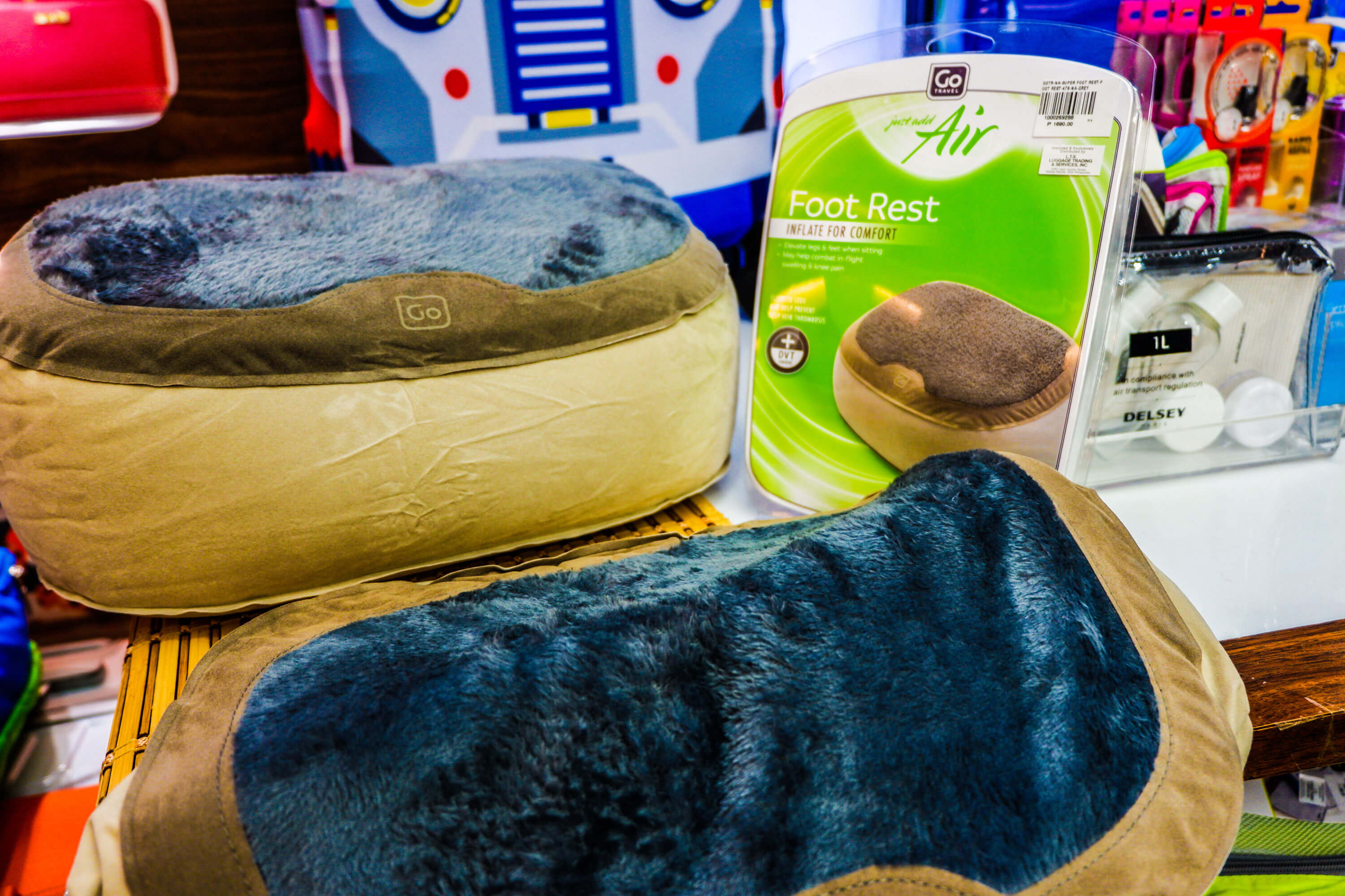 Make the trip even more comfortable with this inflatable foot rest.