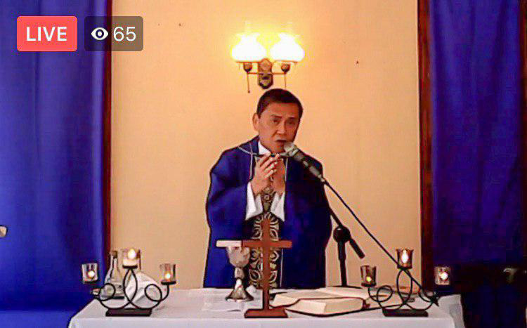 VIRTUAL MASS. Msgr. Julius Perpetuo S. Heruela, parish priest of the St. Augustine of Hippo Parish in Bacong, Negros Oriental and a member of the Diocesan COVID Task Force, broadcasts a mass through Facebook Live. Msgr. Heruela said there are already 9 parishes in the Diocese of Dumaguete celebrating “virtual masses.”