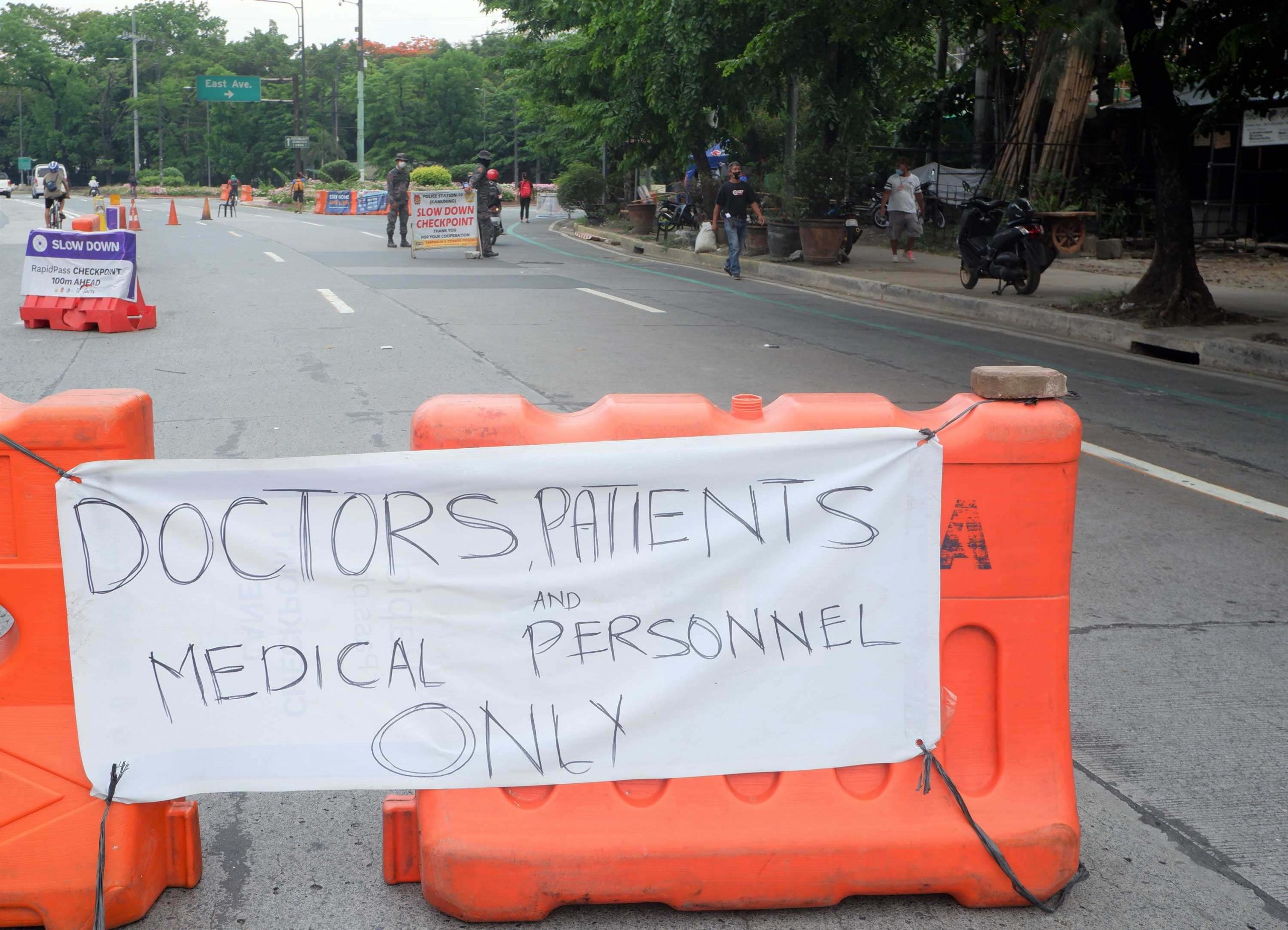 FRONTLINERS ONLY.  Authorities monitor those entering East Avenue from the Elliptical Road to BIR road in Quezon City, where there are several major hospitals. Only doctors, medical personnel, and patients are given the priority to access the area. (PNA photo by Robert Oswald P. Alfiler)