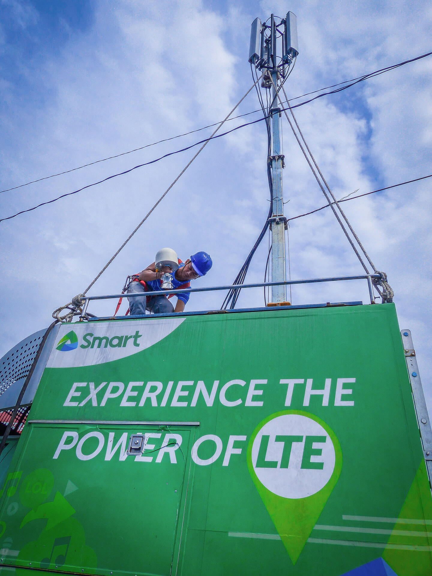 BOOST CONNECTIVITY. Smart deployed Multi-Element On Wheels to help boost the network in Ormoc and other provinces.