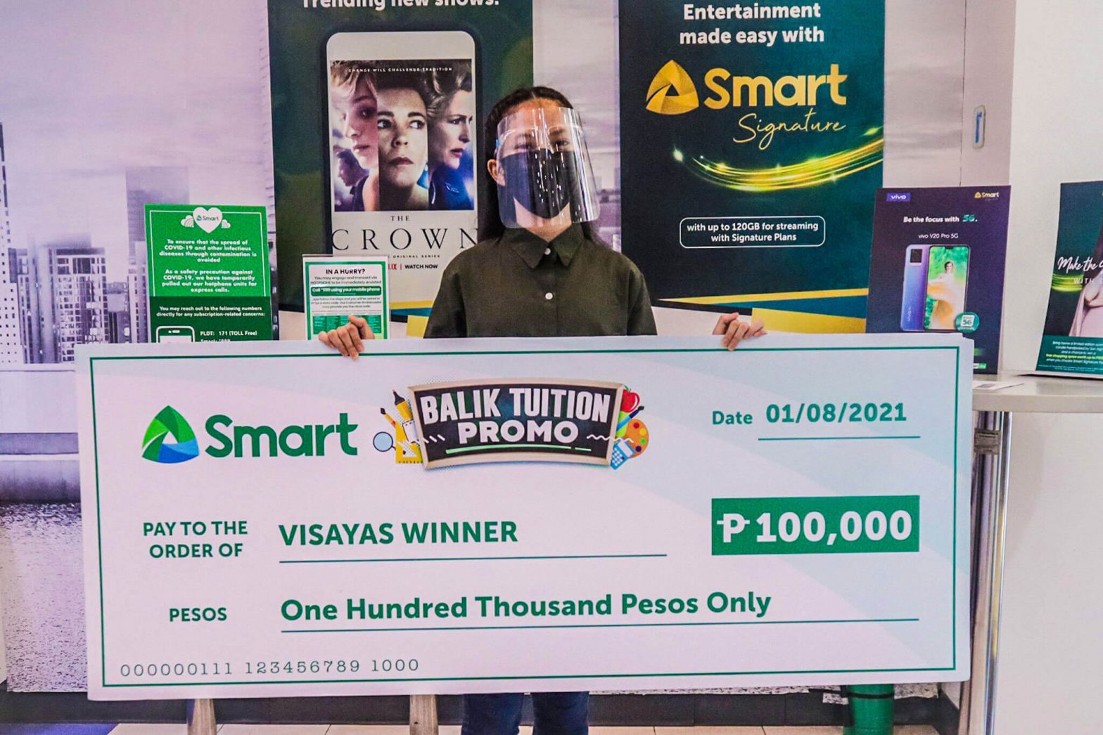 Bacolodnon college student snaps Smart’s grand prize, heads home for good
