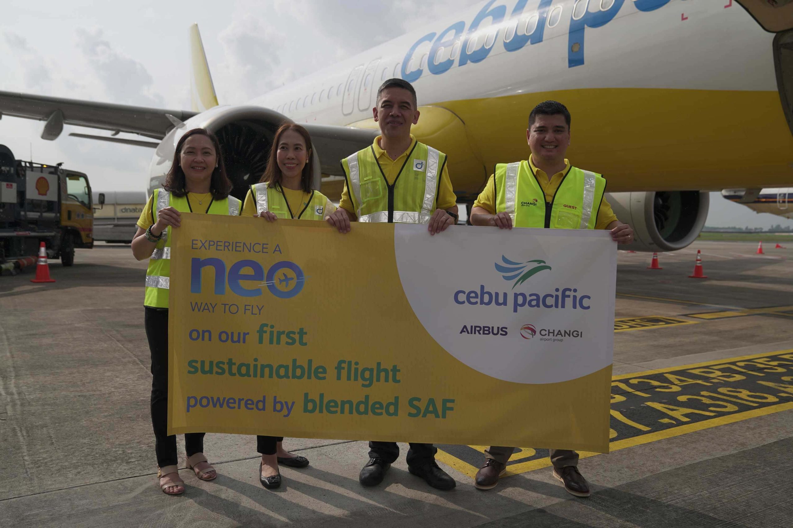 Cebu Pacific’s first sustainable flight powered by blended SAF at Changi Airport (from left) Nanette Mailum, Director, Corporate Strategy, CEB; Carmina Romero, Director, Corporate Communications, CEB; Alex Reyes, Chief Strategy Officer, CEB; Dio Angelo Alojado, Director, New Business Development, CEB.